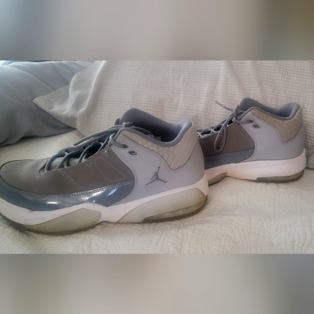 Jordan Max Auro 3 size 8.5